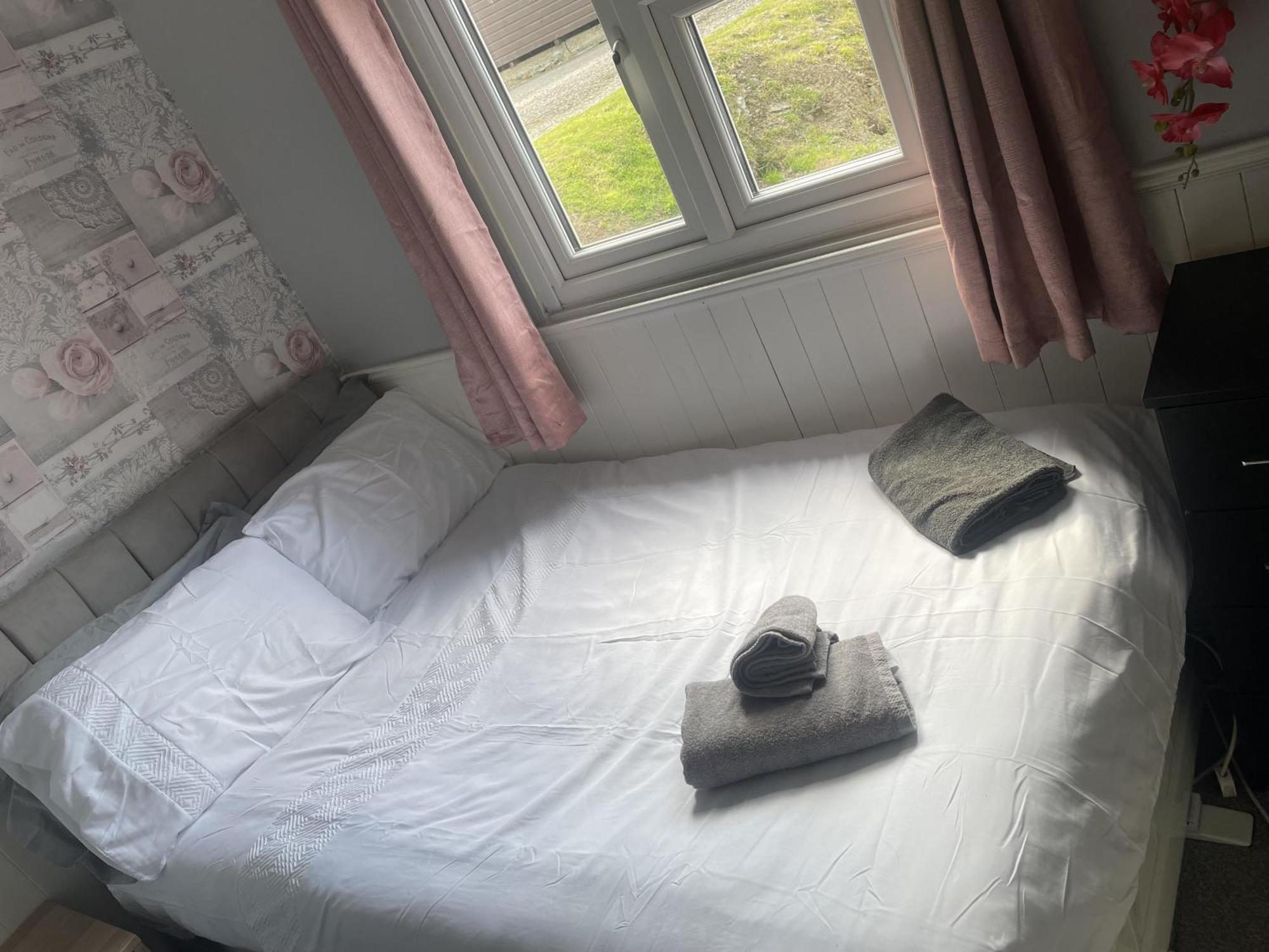Charming Chalet Nestled In Heart Of Clarach Bay Aberystwyth Ngoại thất bức ảnh